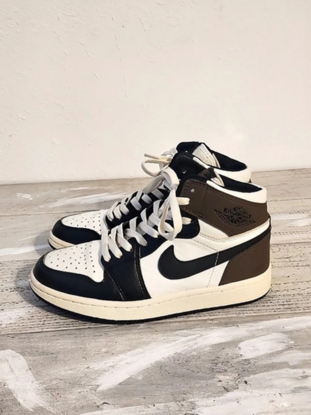 Air Jordan 1 Retro OG High Dark Mocha Limited Edition Women Sz 7.5